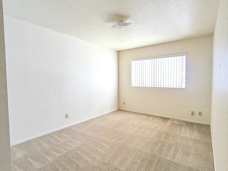 337 N Buena Vista St #202 — Photo 15