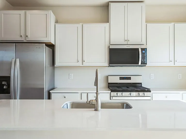 178 Bell Ct — Photo 11