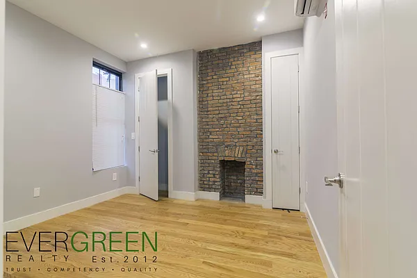 Rented by Evergreen Apartments BK | media 4