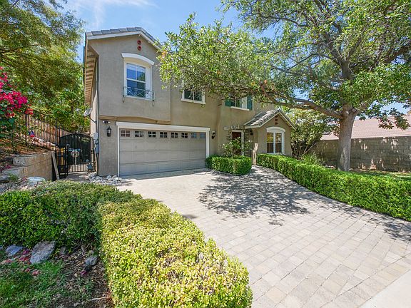 2nd image of 3476 Hawthorne Dr