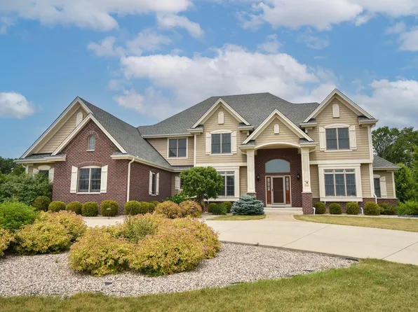 2172 West Saddlebrook LANE, Mequon, WI 53097