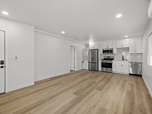4th image of 4157 Illinois St