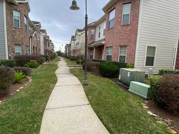 2019 Kemah Village Dr, Kemah, TX 77565