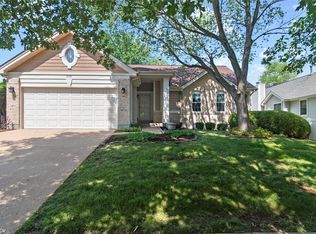 905 Canary Dr, Ballwin, MO 63021