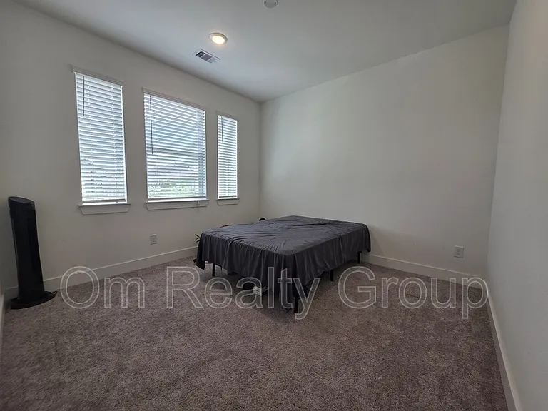 18710 Colorado River Ln — Photo 7