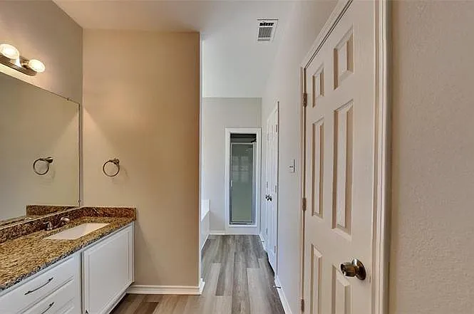 3016 Coventry Ln — Photo 10