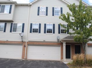 388 Evergreen Cir, Gilberts, IL 60136