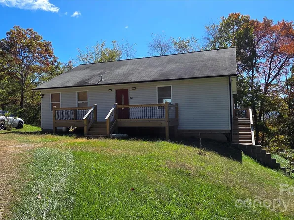 68 Garden Rdg, Clyde, NC 28721