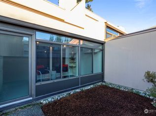 8227 212th St SW APT 202, Edmonds, WA 98026