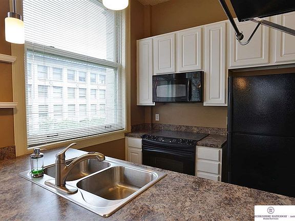 5th image of 300 S 16th St APT 402