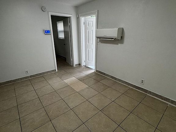 2nd image of 1104 State St APT B