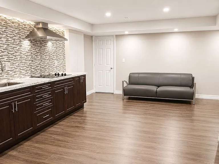 15 Donald Buttress Blvd W #BASEMENT — Photo 4