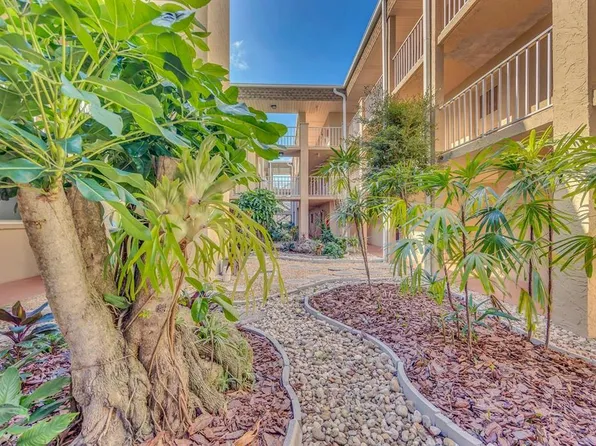 1330 Glen Oaks Dr E Unit 169D, Sarasota, FL 34232