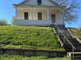 121 Clay St, Burlington, IA 52601
