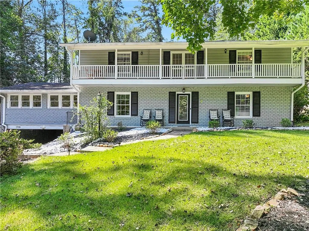 5 bed, 4.0 bath, 3076 sqft, $4,900 — Photo 2