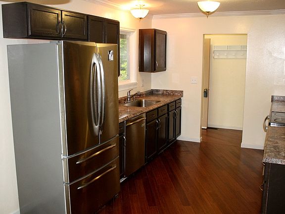 2nd image of 2540 Parkwood Dr SE
