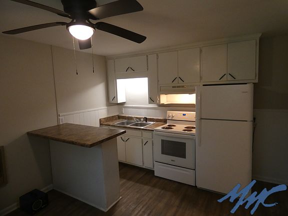 2nd image of 930 Palmer Dr #14