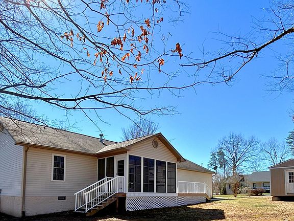 3rd image of 53 Carriage Dr