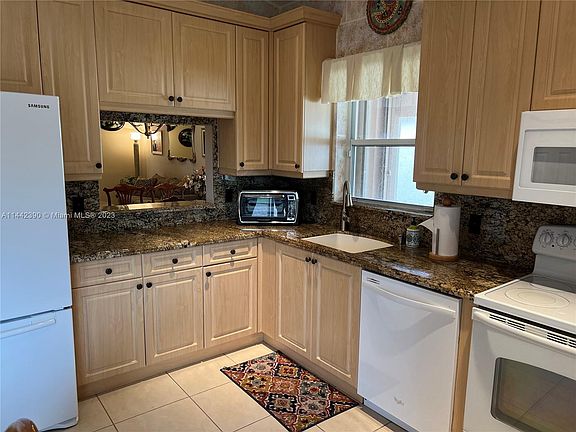 5th image of 5165 Pelican Cove Dr