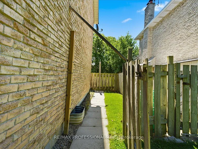 1708 Woodeden Dr — Photo 6