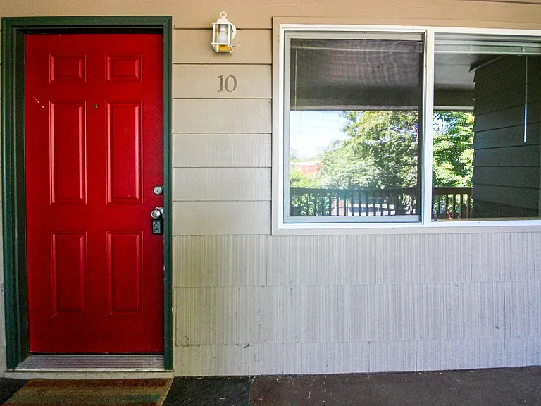 1136 Fairmount Ave S — Photo 3