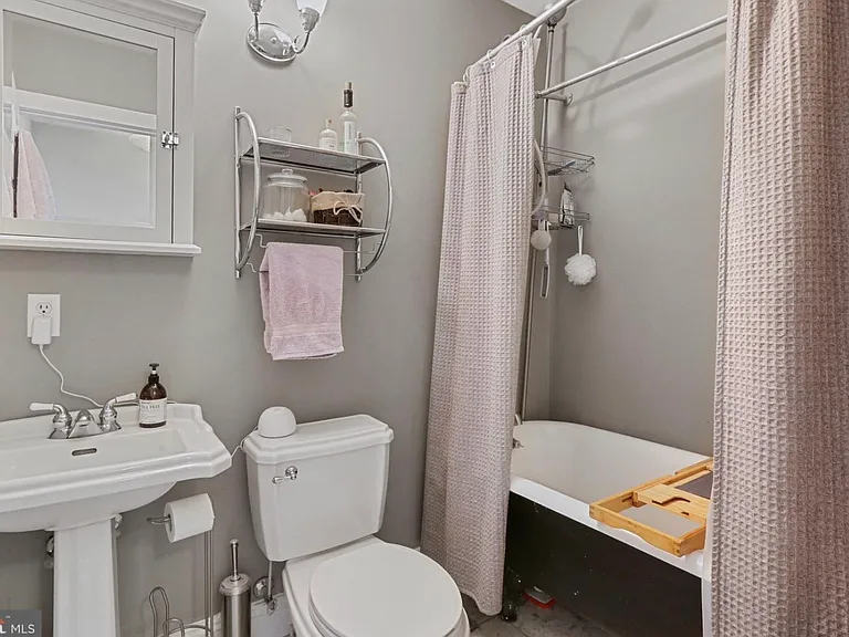 675 E Clement St — Photo 18