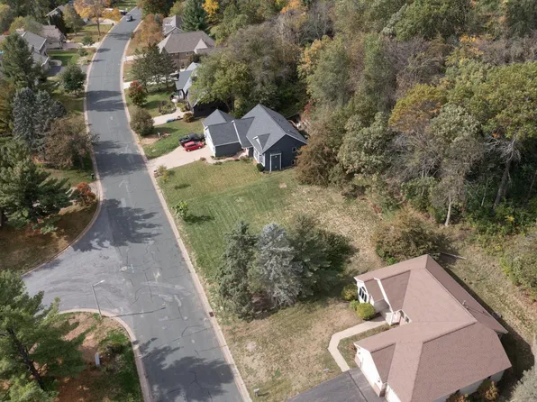 1805 Golf View Dr, River Falls, WI 54022