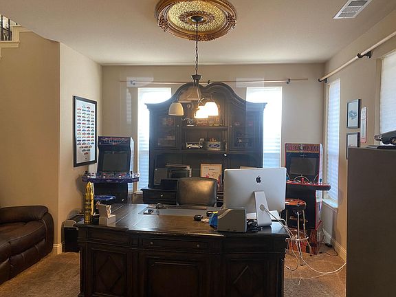 5th image of 1112 Summer Ln