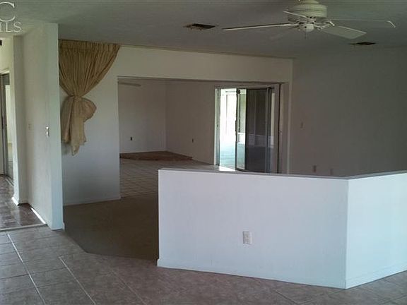 3rd image of 722 Mirror Lakes Dr