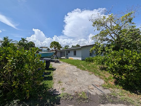 3rd image of 1509 SW 5TH Court
