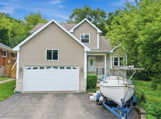 1018 Park Ave, Wauconda, IL 60084