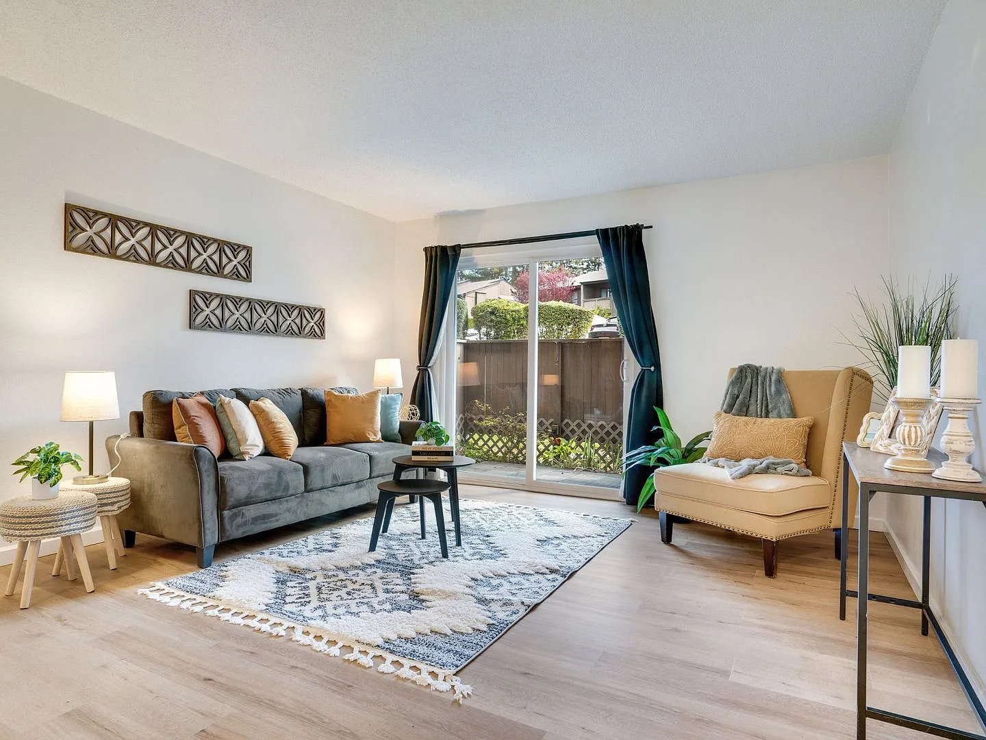 Cozy Condo Living in Tacoma's Desirable Highlands Community | Pool, Gym & Clubhouse — Photo 2