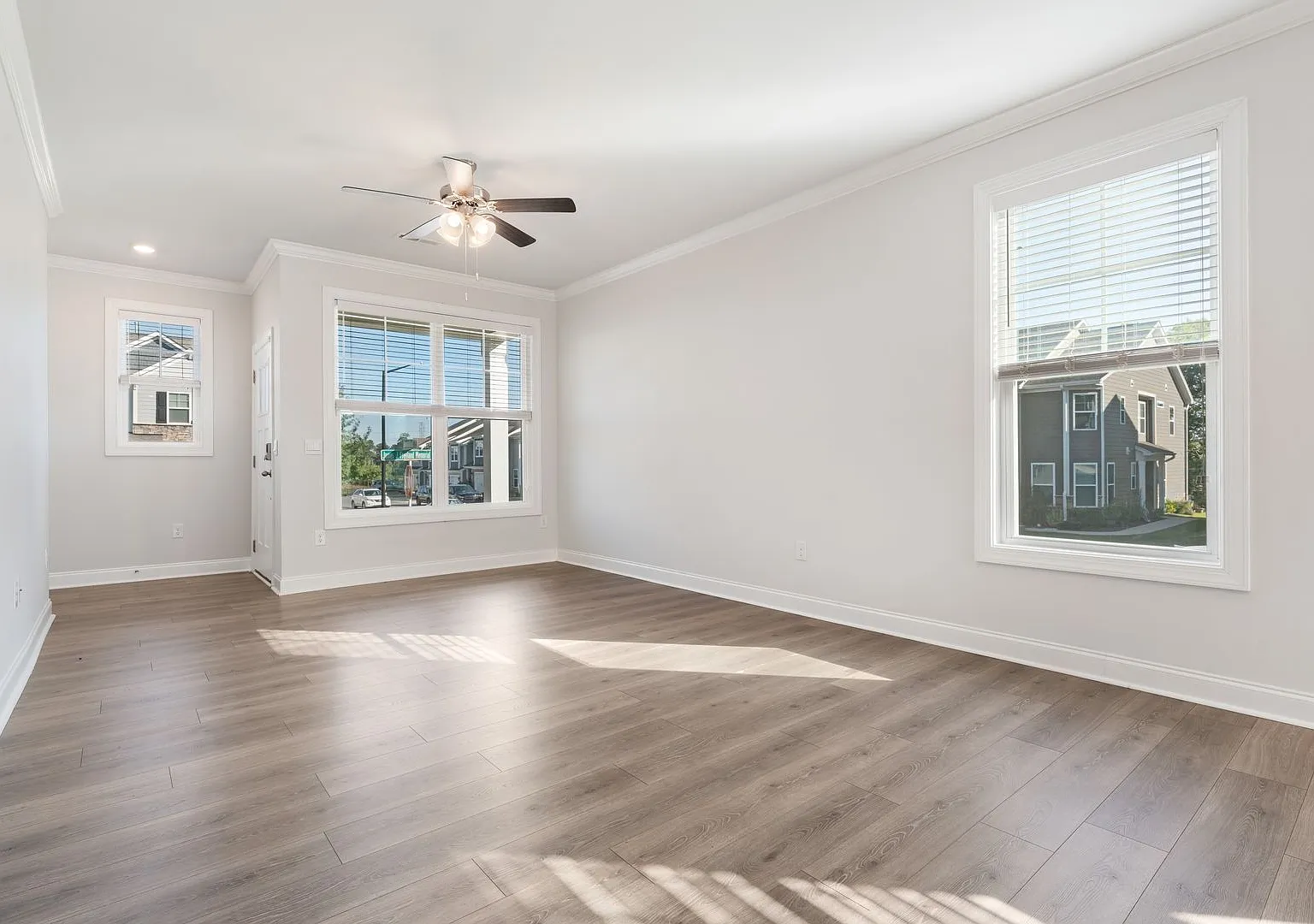 Available Now! Spacious And Bright 3 Bedroom & 3 Full Bathroom Townhome! — Photo 3