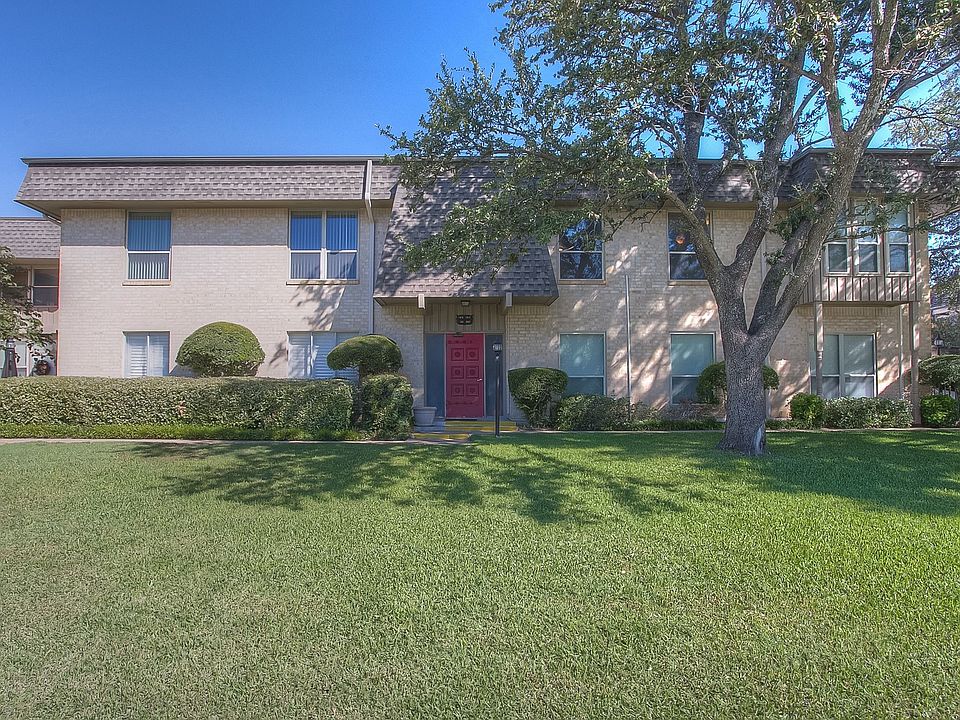 1st image of 4320 Bellaire Dr S APT 207