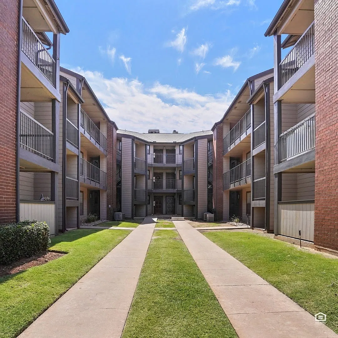 Hunter's Ridge Apts. — Photo 4