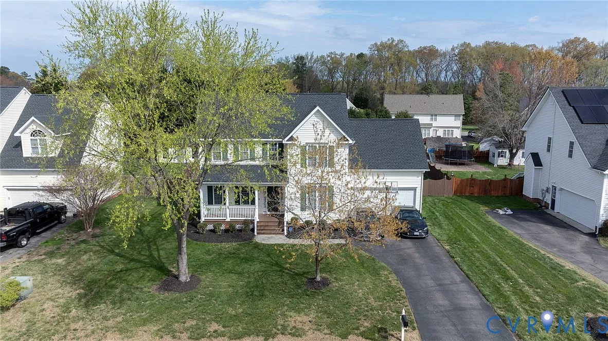 4 bed, 2.5 bath, 2344 sqft, $2,700 — Photo 2
