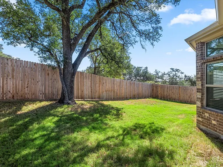 1425 Cole Estates Dr — Photo 8