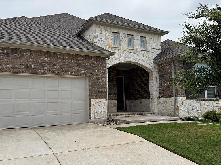 352 Olympic Park Dr — Photo 2
