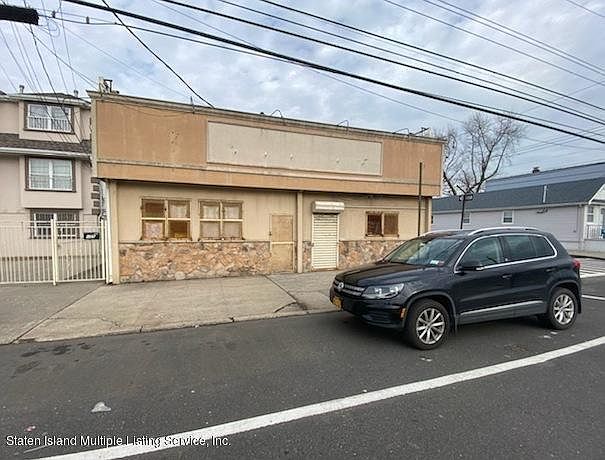 1st image of 489 Midland Ave