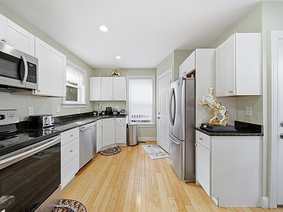 2nd image of 16 Crescent St
