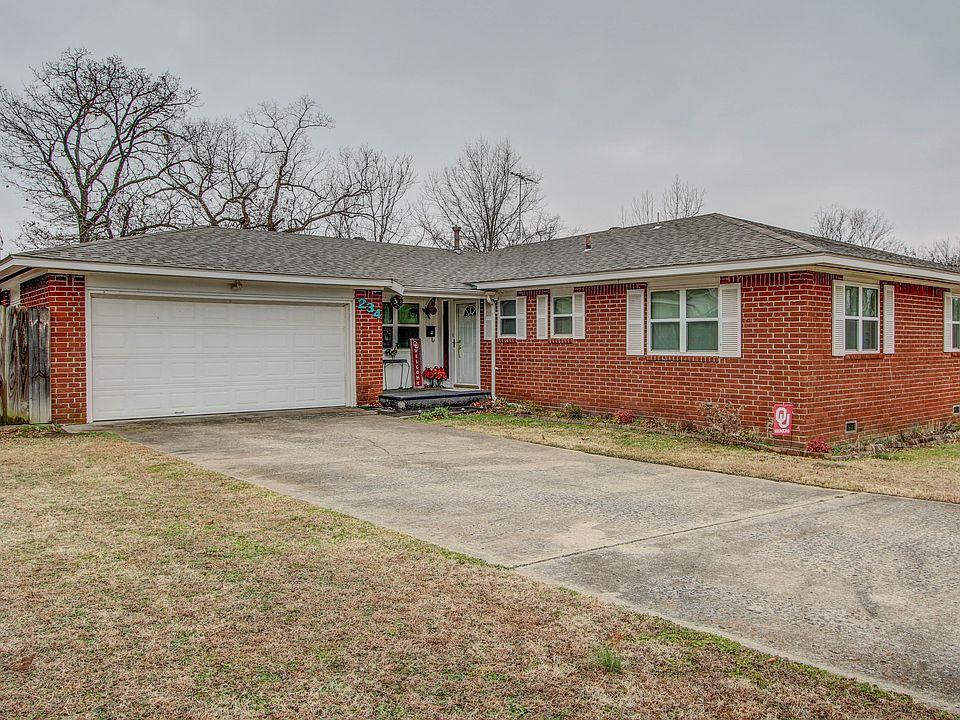 1st image of 234 Dogwood Dr