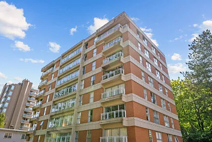 Bellevue Towers Apartments — Photo 3