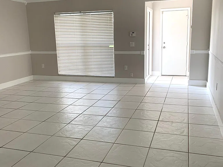11460 NW 39th Pl — Photo 3