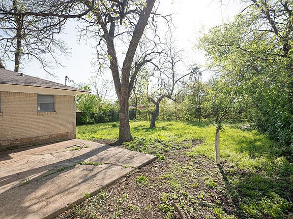 2nd image of 1823 Las Cruces Ln