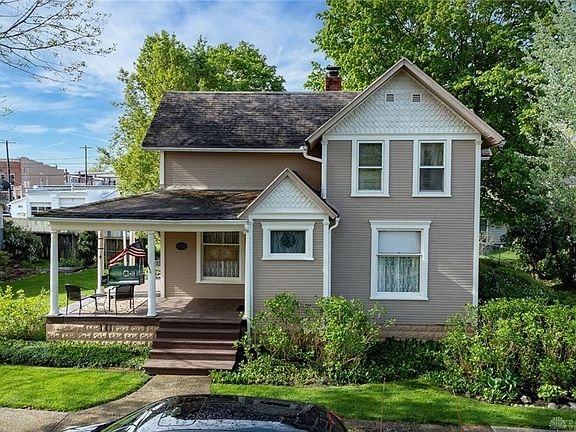 5th image of 121 W Lynn St