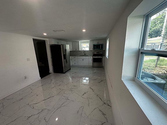 3rd image of 1246 10th Ave S
