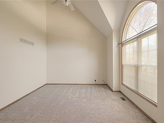 4th image of 1720 Parkside Dr