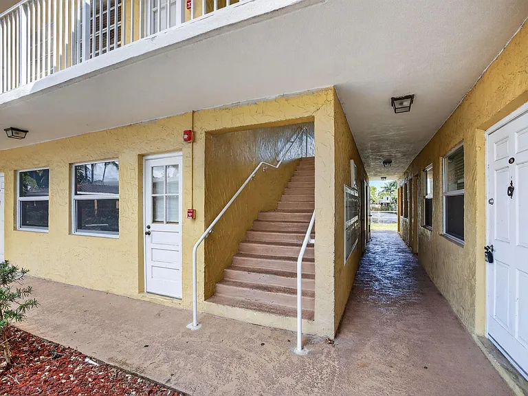 4051 NE 13th Ave #77 — Photo 45