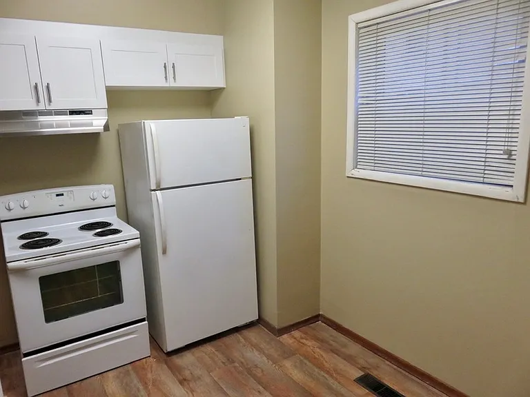 562 Wardlaw Ave #1 — Photo 3
