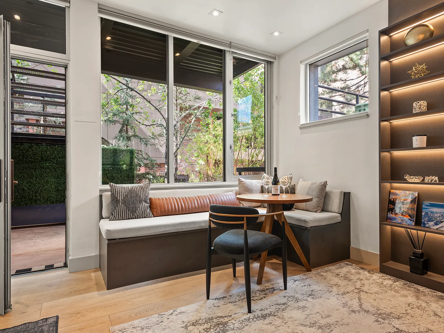 1 bed, 440 sqft, $9,850 — Photo 2